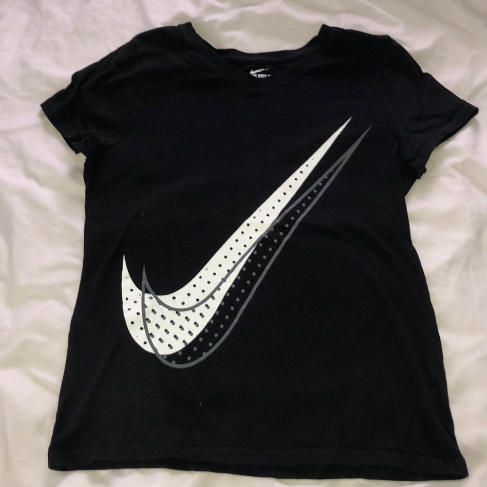 Girls nike tee